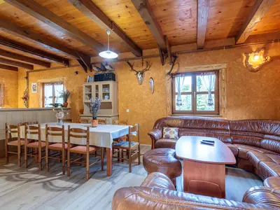 Wohnzimmer & Esszimmer