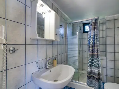 Badezimmer mit Dusche