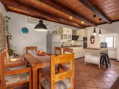 Küche und Essbereich