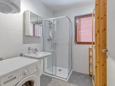 Badezimmer mit Dusche