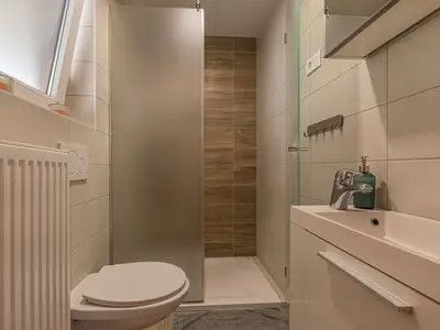 Badezimmer mit Dusche