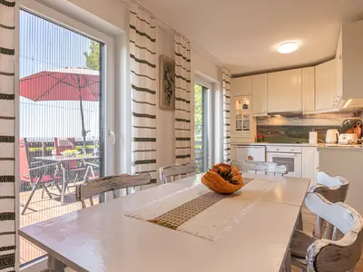 Küche und Essbereich