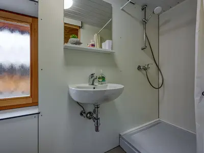 Badezimmer mit Dusche