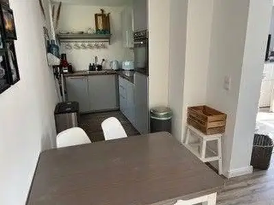 Essbereich zwischen Küche und Wintergarten