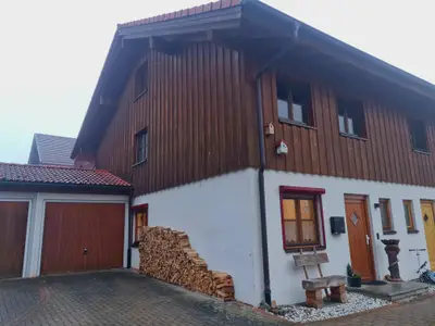 Hausansicht mit Garage