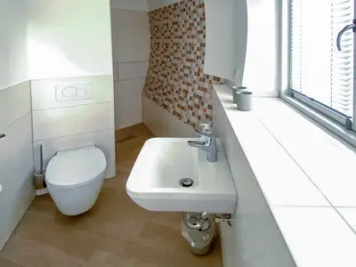 Ferienhaus Tamika am Tollensesee - Badezimmer Obergeschoss