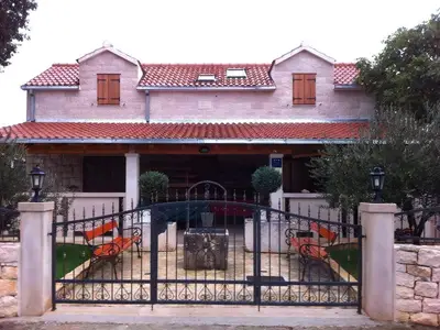 Ferienhaus für 12 Personen (150 m²) in Škrip 2/10