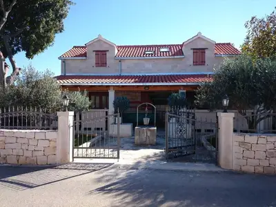 Ferienhaus für 12 Personen (150 m²) in Škrip 10/10