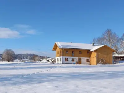 Außenseite Ferienhaus [Winter]
