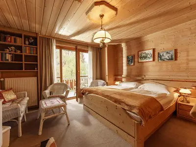 Schlafzimmer mit Doppelbett