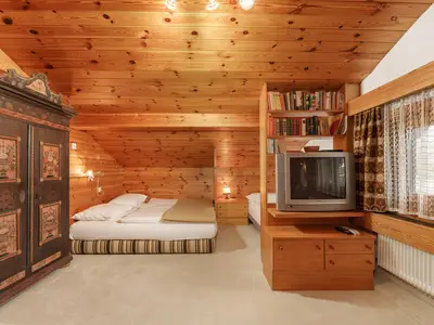 Schlafzimmer mit 1 Doppelbett und 1 Einzelbett