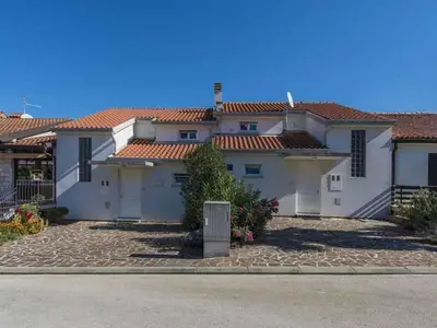 Ferienhaus für 5 Personen (80 m²) in Novigrad 1/10
