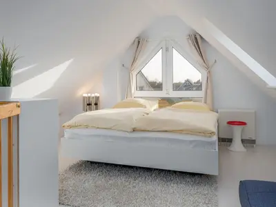 Schlafzimmer im offenen Spitzboden