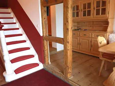 Gemütlicher Aufenthaltsbereich am Eingang des Hauses