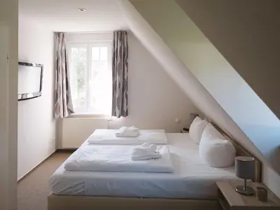 Schlafzimmer mit Doppelbett