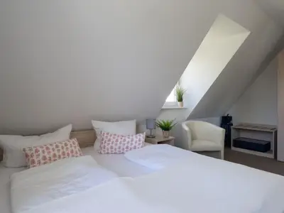 Schlafzimmer mit Doppelbett