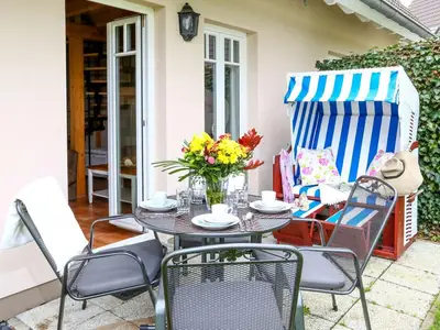 Terrasse mit Strandkorb