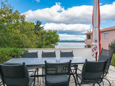 Ferienhaus für 8 Personen (180 m²) in Tkon 1/10