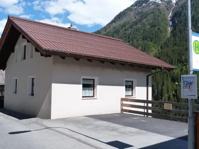 Parkplatz und Skibushaltestelle