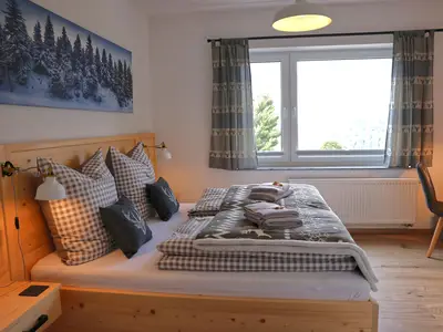 Schlafzimmer im ersten OG mit Blick über Gehlberg