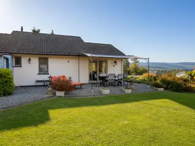 Außenseite Ferienhaus [Sommer]