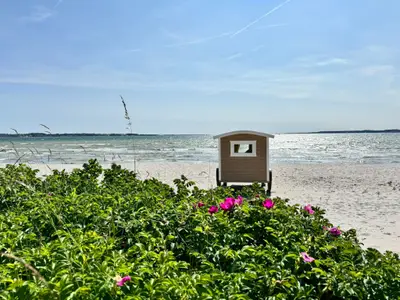 Kurstrand in Holnis mit DLRG Station