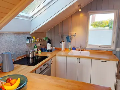 Küchenzeile mit Backofen, Herd, Geschirrspüler