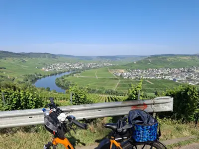 Fahrradtourmit Blick auf die Mosel
