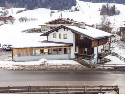 Außenseite Ferienhaus [Winter]