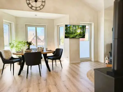 Essbereich mit Esstisch und Platz für schöne Stunden