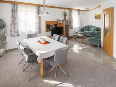 Wohnzimmer & Esszimmer