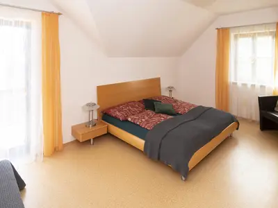 Schlafzimmer 1