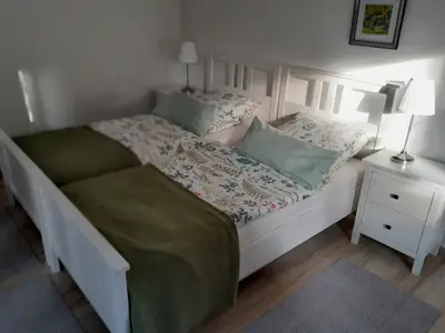 Schlafzimmer 1