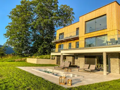 Ferienvilla Gartenseite