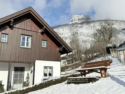 Villa Verdi, Altaussee, Hausansicht im Schnee
