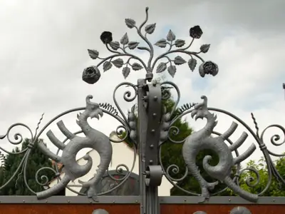 FeHa anno 1895-Schmiedeeisernes Tor 1906