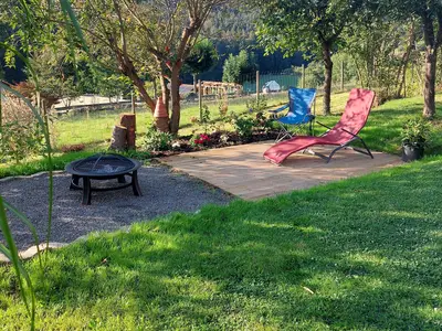 Bergfeldhof-Gartenterrasse und Feuerstelle