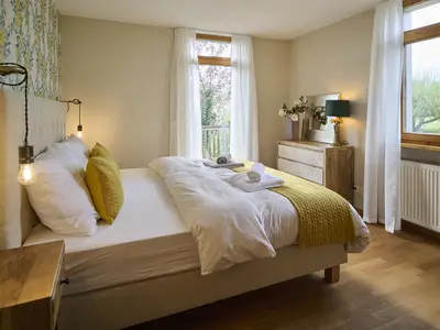 Schlafzimmer 1 mit Balkon, Doppelbett 180 x 200