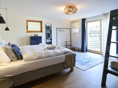 Schlafzimmer 4  extra lange Betten, mit Doppelstockbett und Terrassenzugang