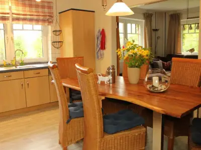 ferienhaus-aufm-holm-esstisch