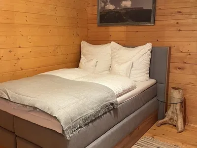 3DB87F04-8FF8-45B8-A45E-85AC4EBB8CC5_1_105_c