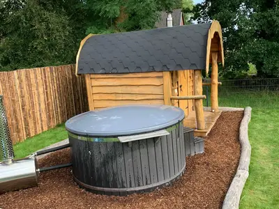 Wellnessbereich mit Sauna und Whirlpool