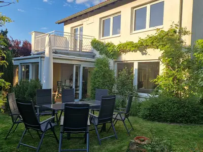 Garten hinterm Haus