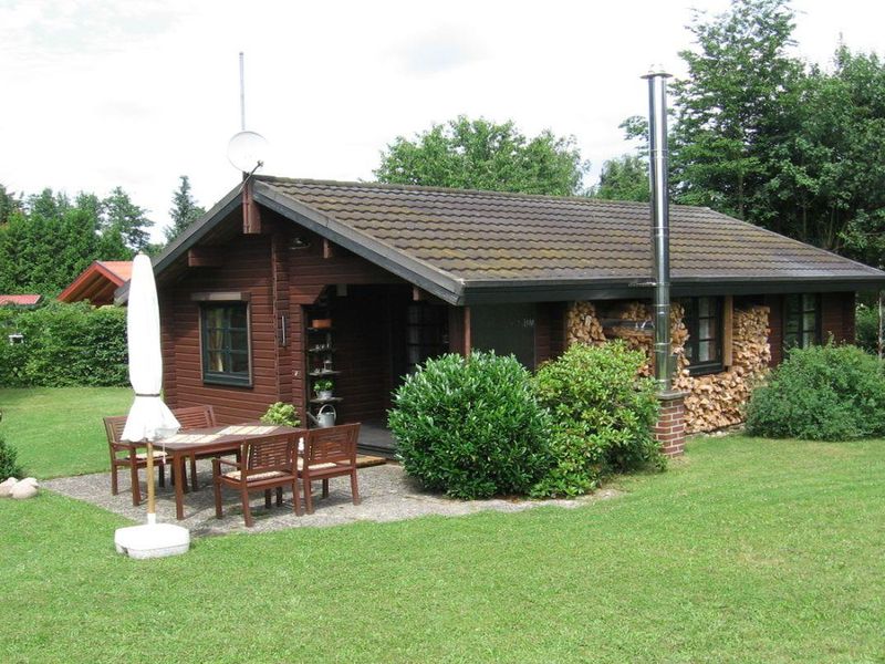 Holzhaus mit Terrasse