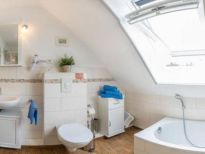 Ferienhaus Broderhus Bude Badezimmer oben