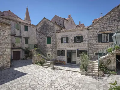 Ferienhaus für 5 Personen (100 m²) in Stari Grad 1/10