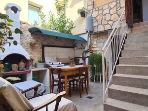 24033864-Ferienhaus-6-Stari Grad-300x225-4