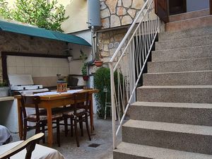 24033864-Ferienhaus-6-Stari Grad-300x225-5