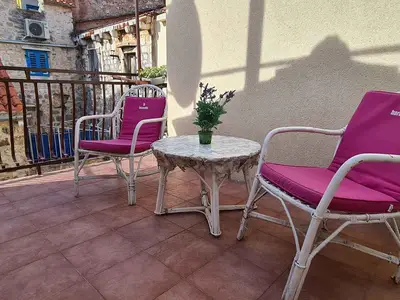 Ferienhaus für 6 Personen (85 m²) in Stari Grad 1/10