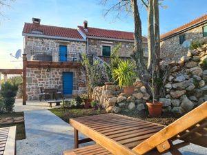 22806873-Ferienhaus-4-Starigrad-Paklenica-300x225-1